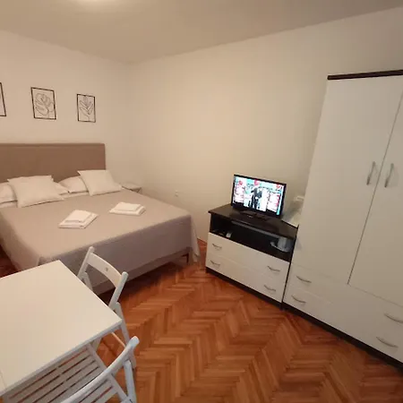 Dariana Apartment *